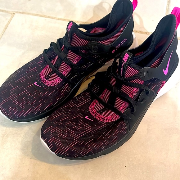 Pink Nikes - Picture 3 of 4